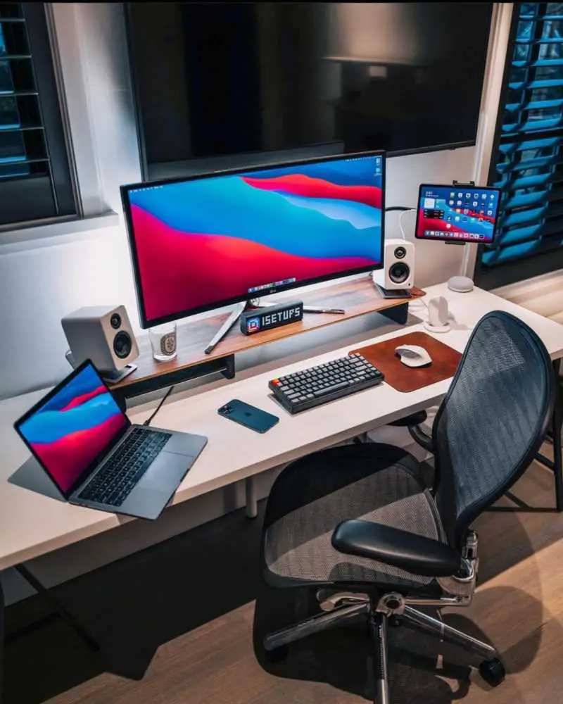 30 Best PC Desk Setups in 2021: How to Set up Your Desk for Maximum Productivity