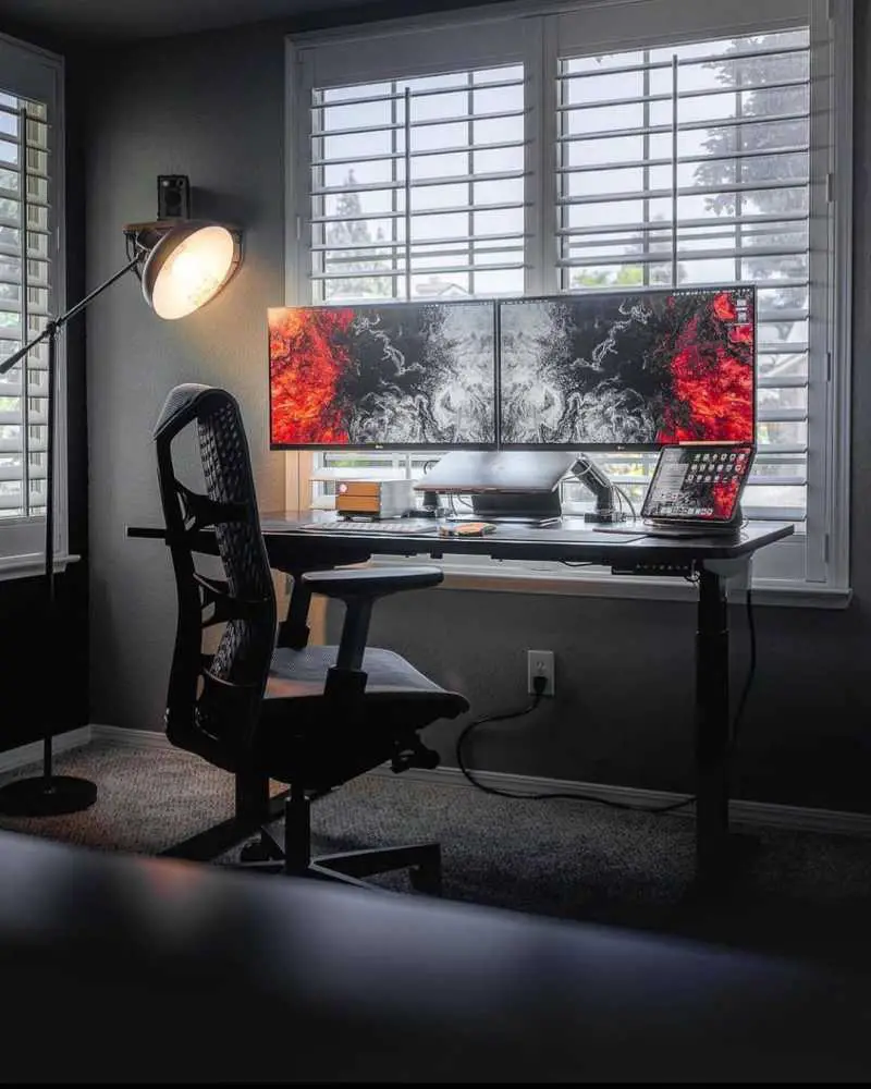 30 Best PC Desk Setups in 2021: How to Set up Your Desk for Maximum Productivity