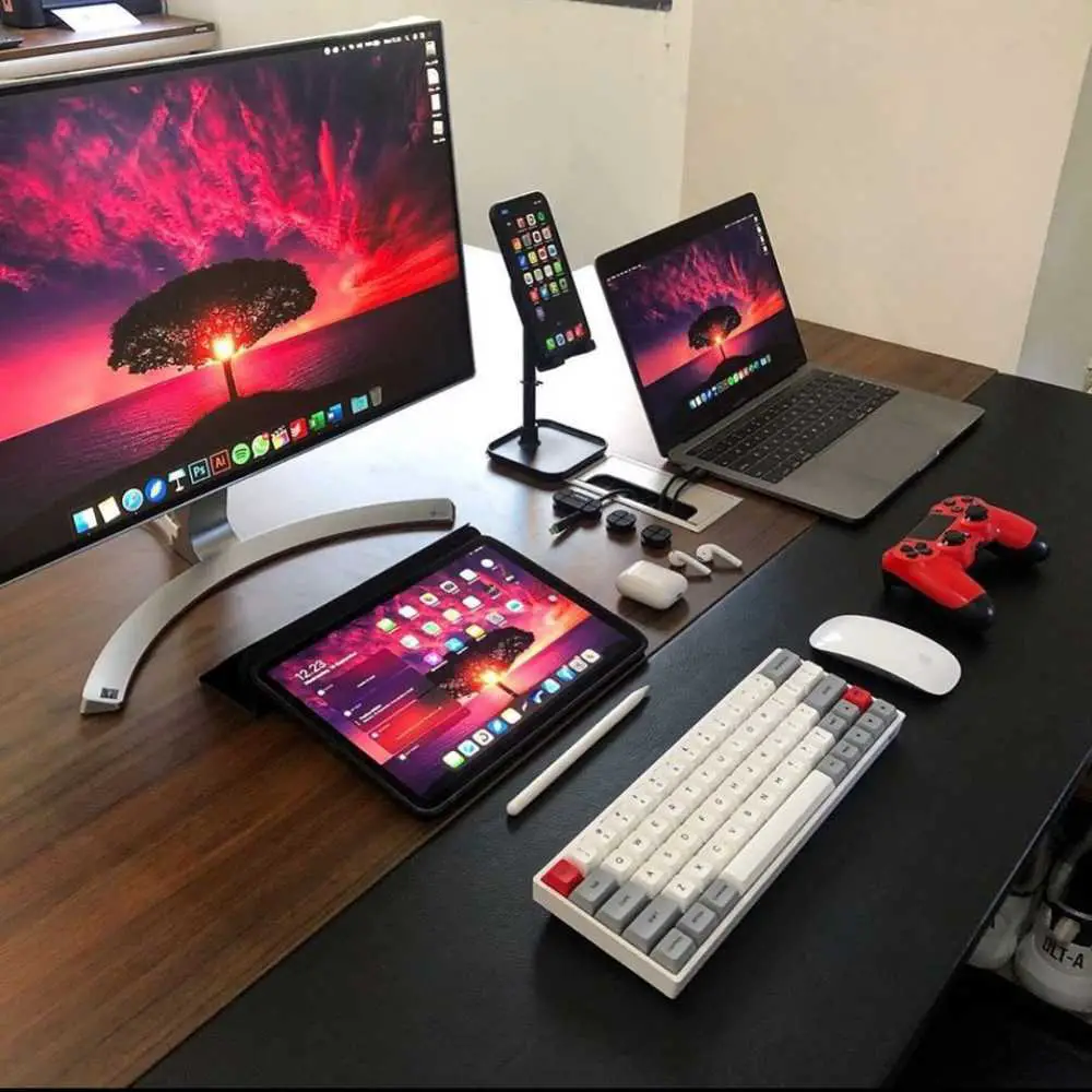 30 Best PC Desk Setups in 2021: How to Set up Your Desk for Maximum Productivity