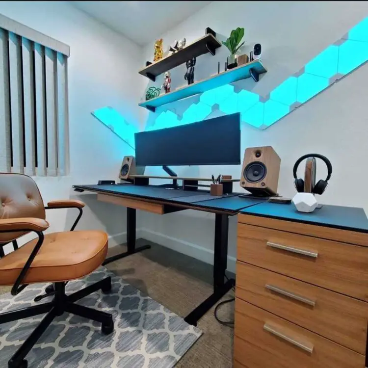 30 Best PC Desk Setups In 2024: How To Set Up Your Desk For Maximum ...