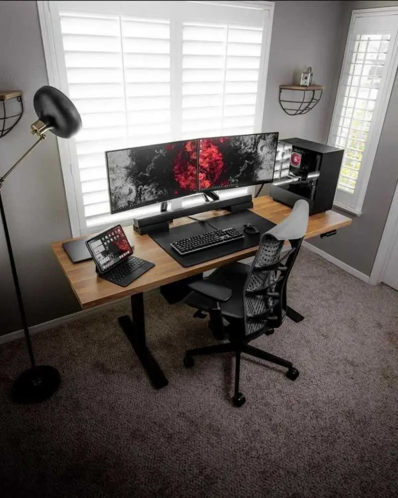 30 Best PC Desk Setups in 2021: How to Set up Your Desk for Maximum Productivity