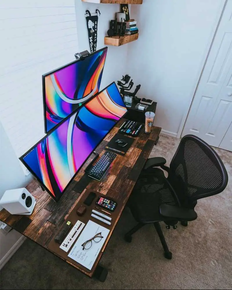 30 Best PC Desk Setups in 2021: How to Set up Your Desk for Maximum Productivity