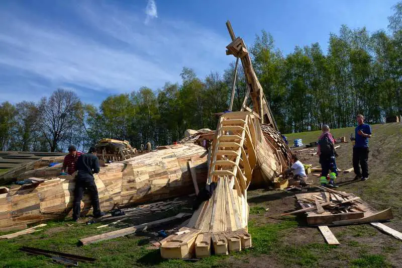 Real Size Giants Hidden in a Belgium Forest