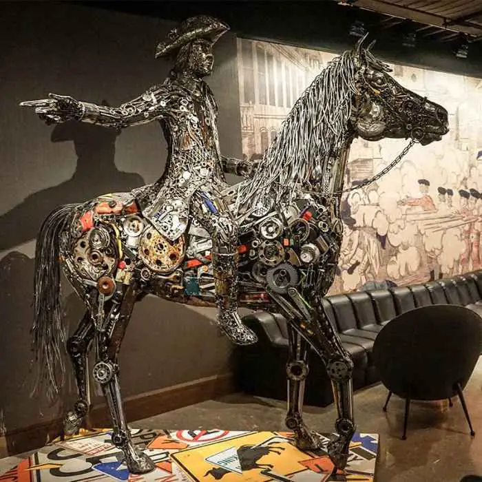 Turning recycled metal parts into extraordinary sculptures is not an easy task to perform as it needs so much talent and patience. Brian Mock is a born talent in that case as the finishing of his work is absolutely mindblowing.