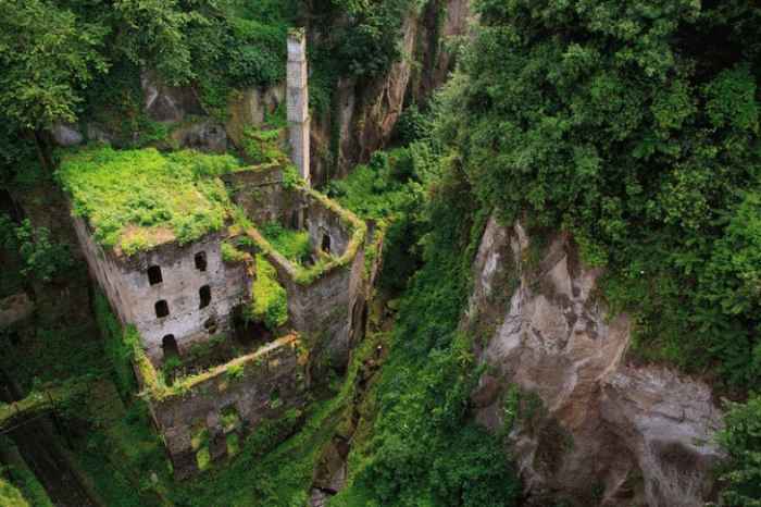12 Most Scariest Abandoned Places in the World 
