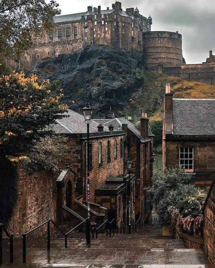 Harry Potter fans are still surprised to see Edinburgh because it is a real-life Harry Potter World. Apart from the fact that Edinburgh looks identical to scenes from the Harry Potter films, there is a link between J. K. Rowling and Edinburg city, as she began writing about Harry Potter in cafes in Edinburgh. The city architecture of gothic styles may have influenced her to write a world-class Harry Potter story.