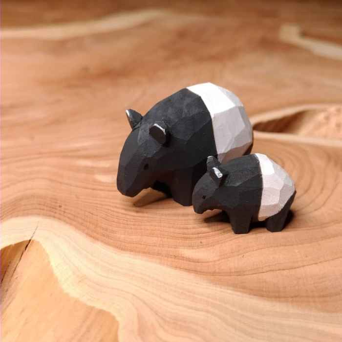 Seiji Kawasaki - A Japanese wood carving artist who creates the Cutest Carved Wooden Animals