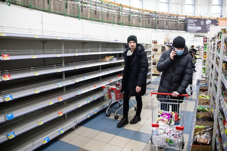 15 Powerful Photographs of Daily Life in Ukraine During the War