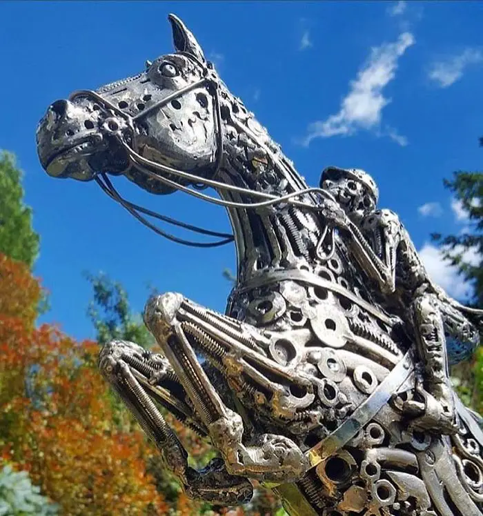 Turning recycled metal parts into extraordinary sculptures is not an easy task to perform as it needs so much talent and patience. Brian Mock is a born talent in that case as the finishing of his work is absolutely mindblowing.