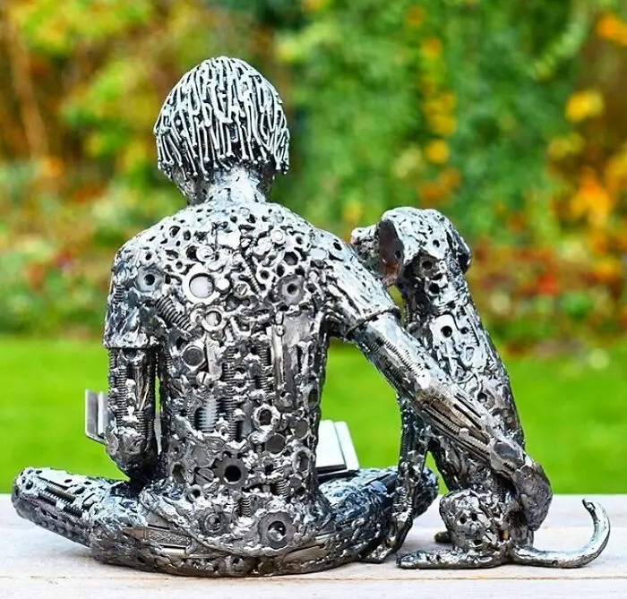 Turning recycled metal parts into extraordinary sculptures is not an easy task to perform as it needs so much talent and patience. Brian Mock is a born talent in that case as the finishing of his work is absolutely mindblowing.