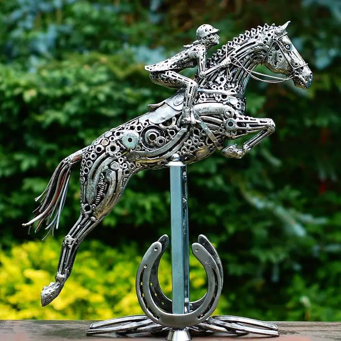 Turning recycled metal parts into extraordinary sculptures is not an easy task to perform as it needs so much talent and patience. Brian Mock is a born talent in that case as the finishing of his work is absolutely mindblowing.