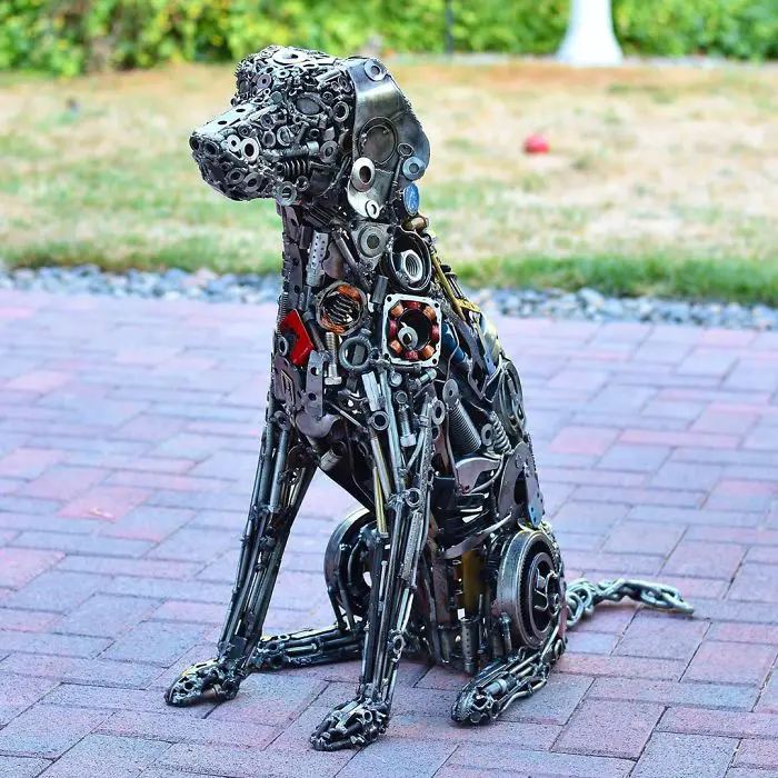 Turning recycled metal parts into extraordinary sculptures is not an easy task to perform as it needs so much talent and patience. Brian Mock is a born talent in that case as the finishing of his work is absolutely mindblowing.