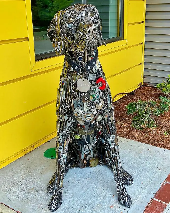 Turning recycled metal parts into extraordinary sculptures is not an easy task to perform as it needs so much talent and patience. Brian Mock is a born talent in that case as the finishing of his work is absolutely mindblowing.