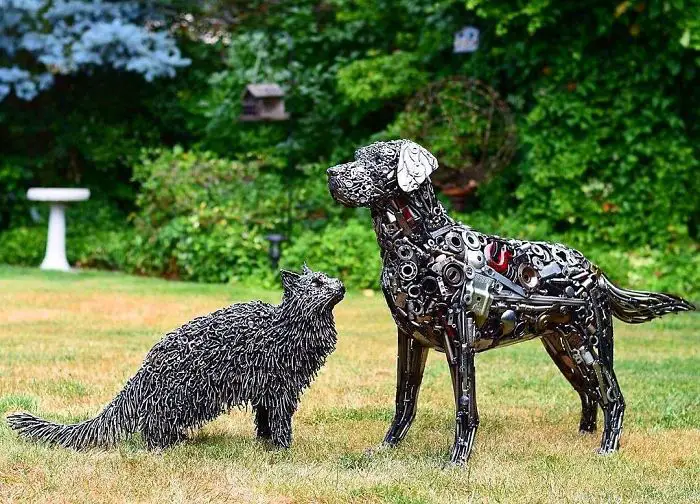 Turning recycled metal parts into extraordinary sculptures is not an easy task to perform as it needs so much talent and patience. Brian Mock is a born talent in that case as the finishing of his work is absolutely mindblowing.