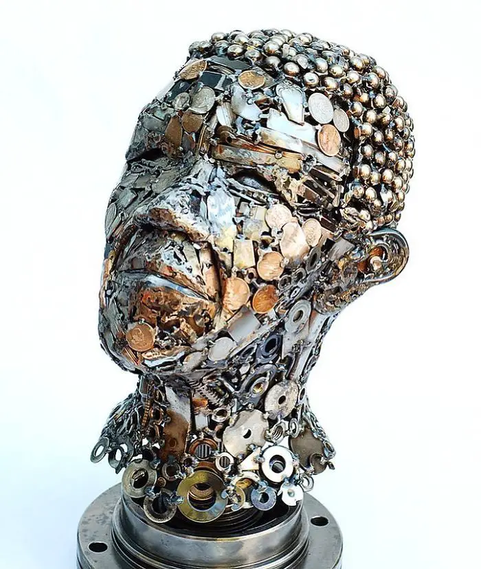 Turning recycled metal parts into extraordinary sculptures is not an easy task to perform as it needs so much talent and patience. Brian Mock is a born talent in that case as the finishing of his work is absolutely mindblowing.