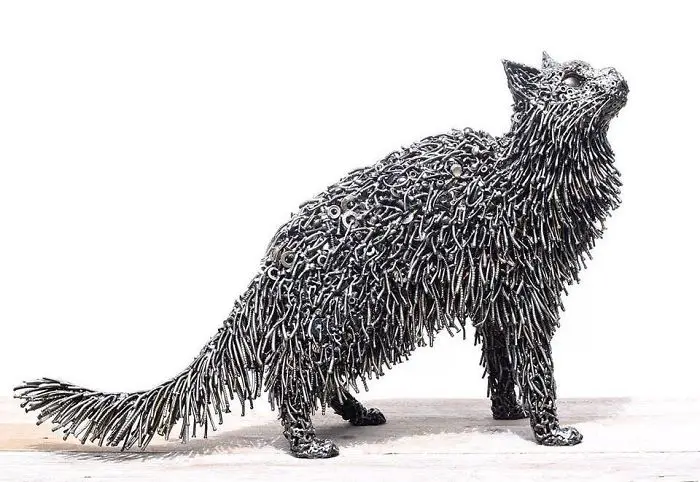 Turning recycled metal parts into extraordinary sculptures is not an easy task to perform as it needs so much talent and patience. Brian Mock is a born talent in that case as the finishing of his work is absolutely mindblowing.