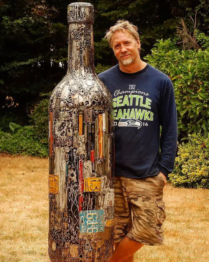 Turning recycled metal parts into extraordinary sculptures is not an easy task to perform as it needs so much talent and patience. Brian Mock is a born talent in that case as the finishing of his work is absolutely mindblowing.