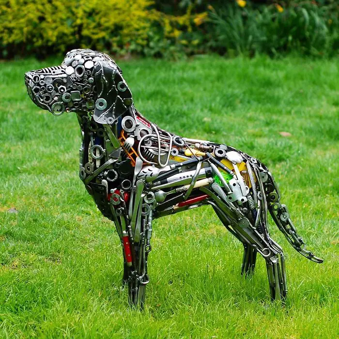 Turning recycled metal parts into extraordinary sculptures is not an easy task to perform as it needs so much talent and patience. Brian Mock is a born talent in that case as the finishing of his work is absolutely mindblowing.