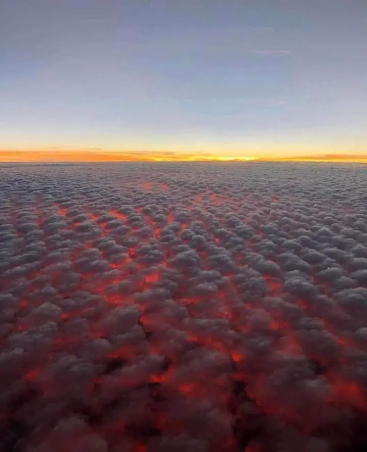 Mesmerizing sunset under the clouds in Hawaii 