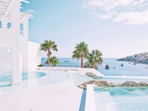 Luxury Hotels with Best Views: Whether you desire amazing cityscape or a lonely natural landscape, this list will help you select your best travel destination..