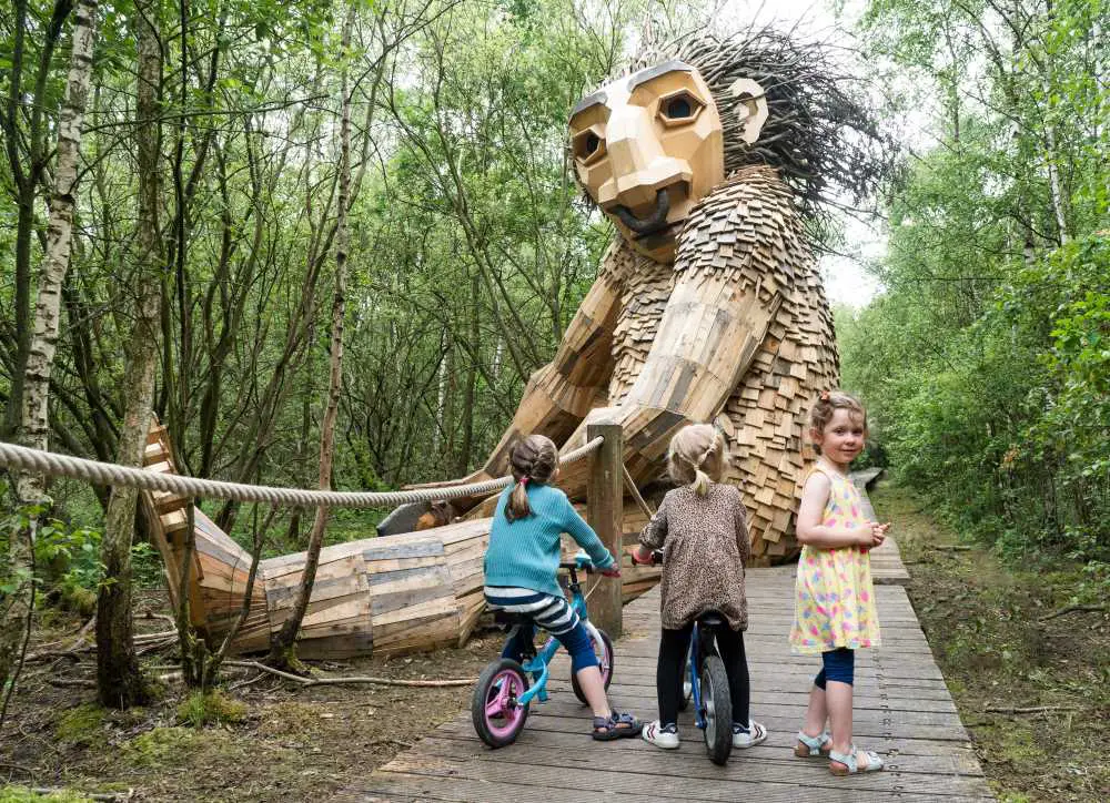 Real Size Giants Hidden in Belgium’s De Schorre Park