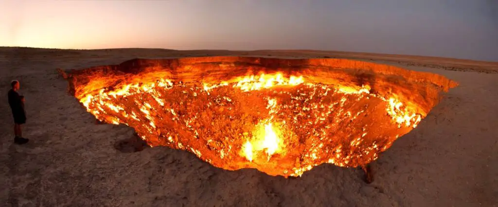 Gates of Hell in Turkmenistan Unveiling the Mysteries of Darvaza Gas Crater