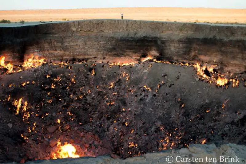 Gates of Hell in Turkmenistan Unveiling the Mysteries of Darvaza Gas Crater