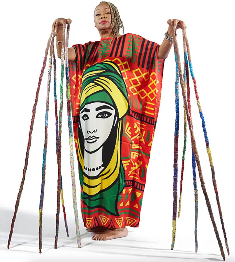 30 Most Extraordinary & Unbelievable People in the World Diana Armstrong, from Minneapolis, Minnesota, USA, holds the Guinness World Record for the longest fingernails on a pair of hands ever (female), with a combined length of 1,306.58 cm (42 ft 10.4 in), measured in 2022.