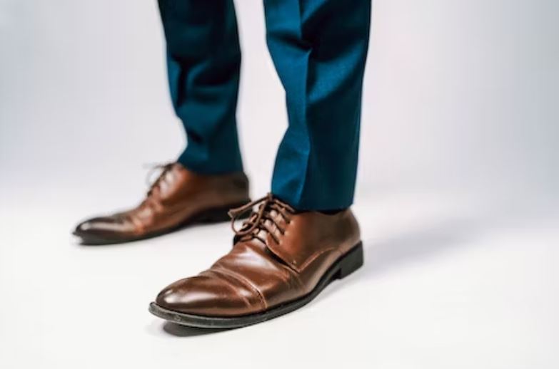 Although it is difficult, dressing to impress others is not impossible. Are you having trouble finding the perfect look? We have created the ultimate style guide to help you go perfectly, so stop worrying.