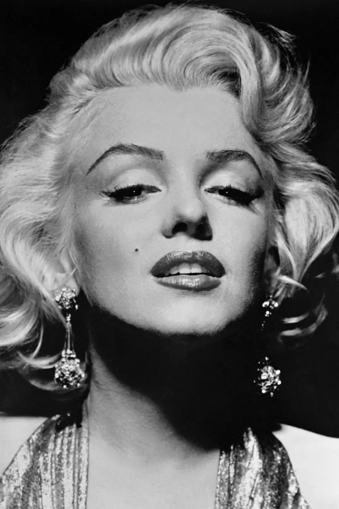 Explore 50 Stunning Marilyn Monroe Photos: Unveiling the Allure of a Hollywood Icon. Dive into the Glamour – Don't Miss Out!