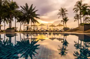 The allure of the sea, coupled with the exclusivity of luxury accommodations, creates a perfect tapestry for those seeking an elegant getaway. The South Coast, with its serene beaches, vibrant culture, and stunning landscapes, offers many choices for the discerning traveller. However, selecting the ideal luxury stays on the South Coast can be a daunting task. Read on to explore key factors to consider when choosing your next elegant seaside retreat.