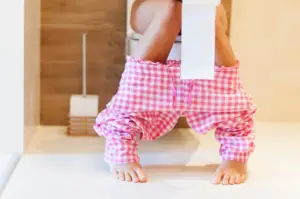 Studies show that women and men have different bowel habits. In general, a significant portion of people, about 90%, report having 3-21 bowel movements per week. For men, the stool type generally falls between 3 and 5 on the Bristol Stool Form Scale, meaning their poop tends to be soft and well-formed. Women, on the other hand, experience a wider range, typically between types 2 and 6. This can mean anything from lumpy and hard to fluffy and mushy.