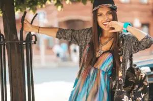 Bohemian French fashion has captured the hearts of many in recent times. It blends a laid-back vibe with an elegant touch. This unique style embodies freedom, creativity, and a sense of effortless chic. 