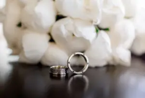 Choosing a wedding band is a significant decision, symbolizing a lifelong commitment. With the vast array of styles, materials, and designs available, finding the perfect wedding band can be both exciting and overwhelming. Here’s a comprehensive guide to the various types of wedding bands available today to help you make an informed choice.