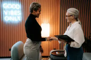 Identifying leadership skills during the hiring process is crucial for ensuring that competent, visionary individuals lead your organization. Effective leaders can drive teams toward success, foster a positive work environment, and contribute to achieving long-term organizational goals. 
