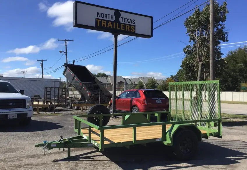 Utility trailers are essential in North Texas for various transportation needs, from hauling equipment to moving personal belongings. Choosing the best trailer involves evaluating specific regional factors like weather conditions, terrain, and hauling requirements. Being aware of transportation regulations in the area can also prevent unexpected legal issues. 