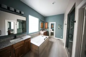 Remodeling a bathroom can seem challenging, especially when you’re working with a tight budget. There’s a lot to consider: design choices, material costs, and hiring professionals. However, with a bit of strategic planning, you can create a beautiful and functional bathroom without overspending. For homeowners in cities like Seattle, where damp weather often necessitates durable and moisture-resistant materials, balancing cost and quality becomes even more important. 