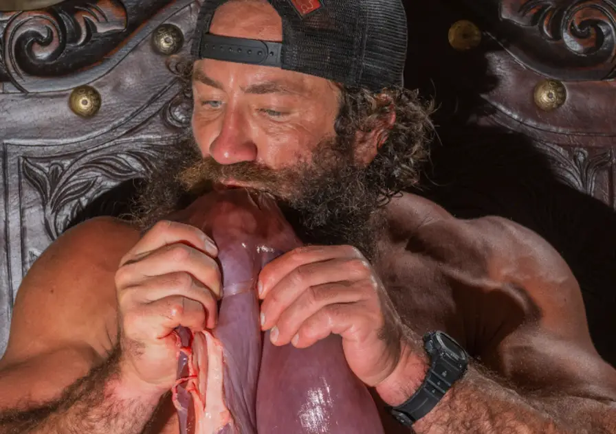 Liver King, who eats testicles and organs, admits intense carnivore diet was wrong and apologizes for hiding steroid use This included consuming large amounts of raw animal organs—liver, bull testicles, tongue, thymus, bone marrow, kidneys, and fertilized eggs—for over 15 years, alongside his wife, the "Liver Queen," and their two children.