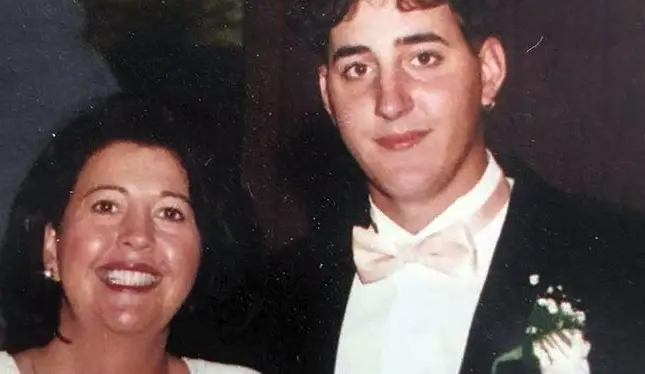 Mother’s seven-year search for son with schizophrenia ends in bittersweet reunion Elise Cash’s life changed forever in 2011. Her son, Christopher Aaron Moreland, vanished after a “date night” dinner. At 33, Christopher was battling paranoid schizophrenia.