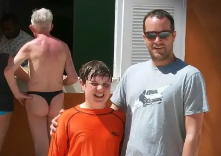 31 Most Hilarious Family Pictures that are just so Awkward