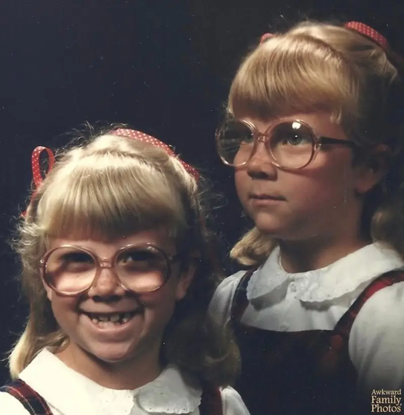 31 Most Hilarious Family Pictures that are just so Awkward Family photos are supposed to capture cherished memories, but sometimes they turn into comedy gold with a side of cringe.