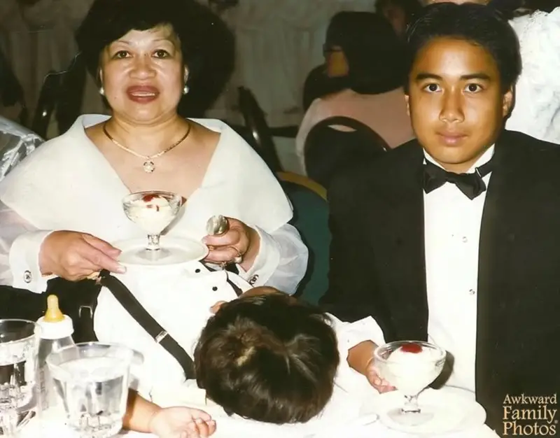 31 Most Hilarious Family Pictures that are just so Awkward Family photos are supposed to capture cherished memories, but sometimes they turn into comedy gold with a side of cringe.