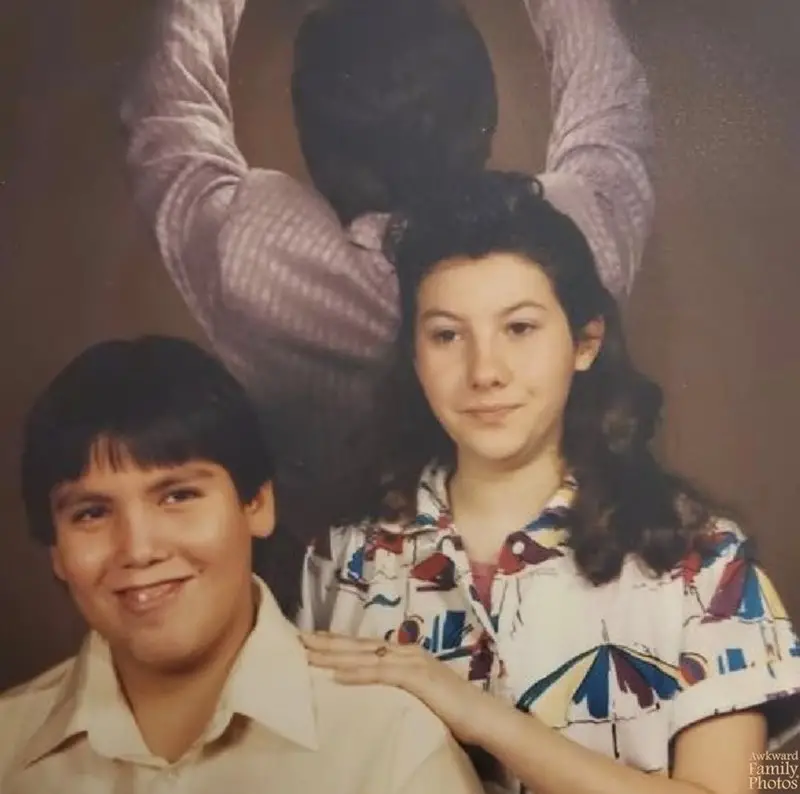 31 Most Hilarious Family Pictures that are just so Awkward Family photos are supposed to capture cherished memories, but sometimes they turn into comedy gold with a side of cringe.