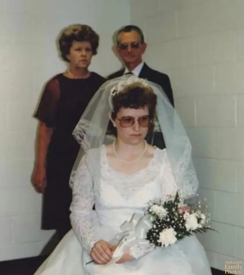 31 Most Hilarious Family Pictures that are just so Awkward Family photos are supposed to capture cherished memories, but sometimes they turn into comedy gold with a side of cringe.