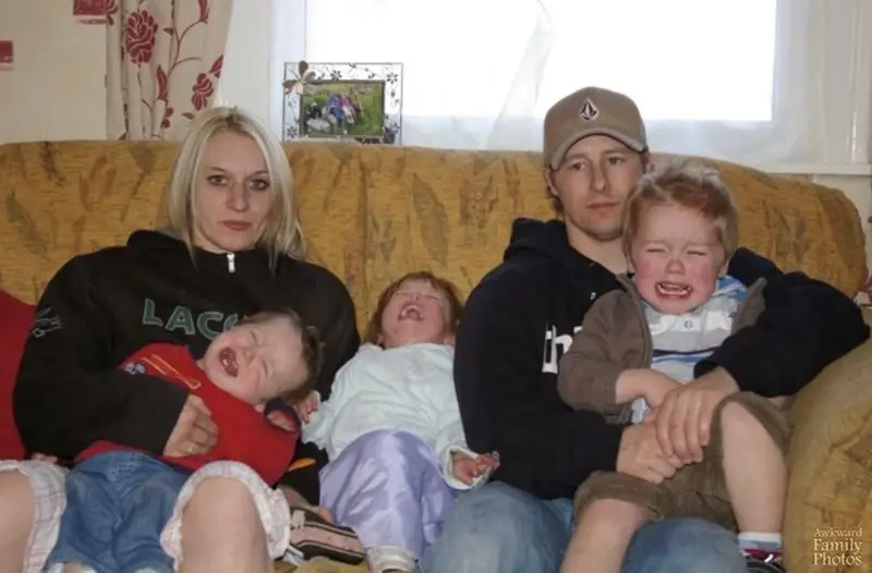 31 Most Hilarious Family Pictures that are just so Awkward Family photos are supposed to capture cherished memories, but sometimes they turn into comedy gold with a side of cringe.