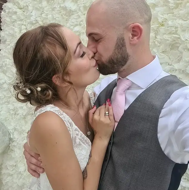 British mother, 28, mysteriously passes away on Turkey vacation; Autopsy reveals her heart is missing In a case that has shocked the world, a British mother of two, Beth Martin, died under mysterious circumstances while on vacation in Turkey, only for her family to discover during a UK autopsy that her heart was missing.