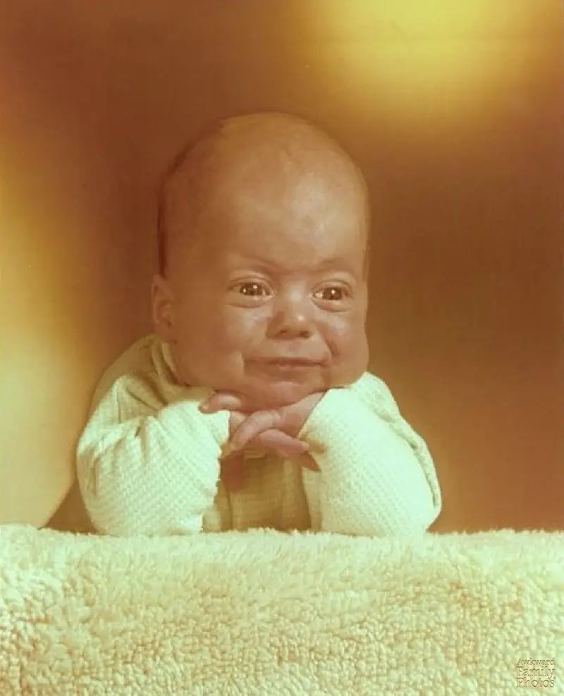 31 Most Hilarious Family Pictures that are just so Awkward Family photos are supposed to capture cherished memories, but sometimes they turn into comedy gold with a side of cringe.