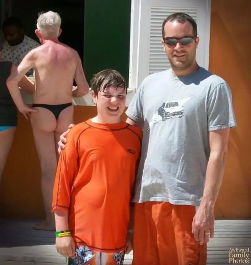 31 Most Hilarious Family Pictures that are just so Awkward Family photos are supposed to capture cherished memories, but sometimes they turn into comedy gold with a side of cringe.